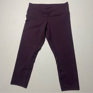 Women’s Lululemon Capri Leggings Color Purple Size 8 EUC